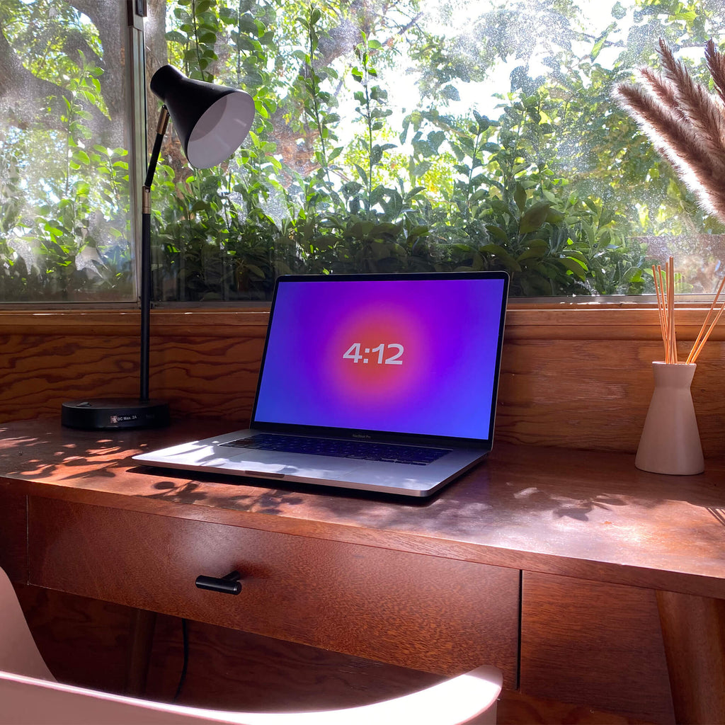 Aesthetic Aura Gradient Clock Screensaver