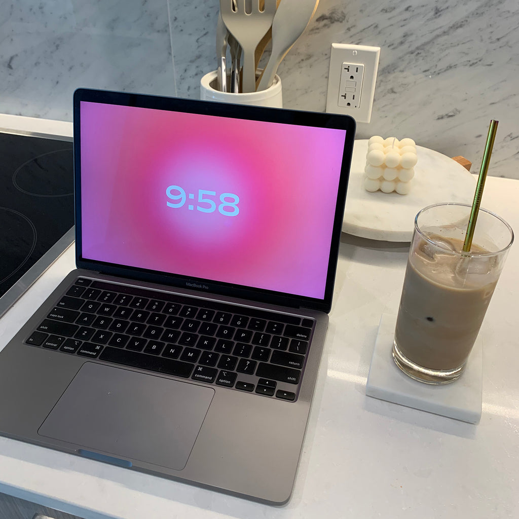 Aesthetic Pink Aura Clock Screensaver