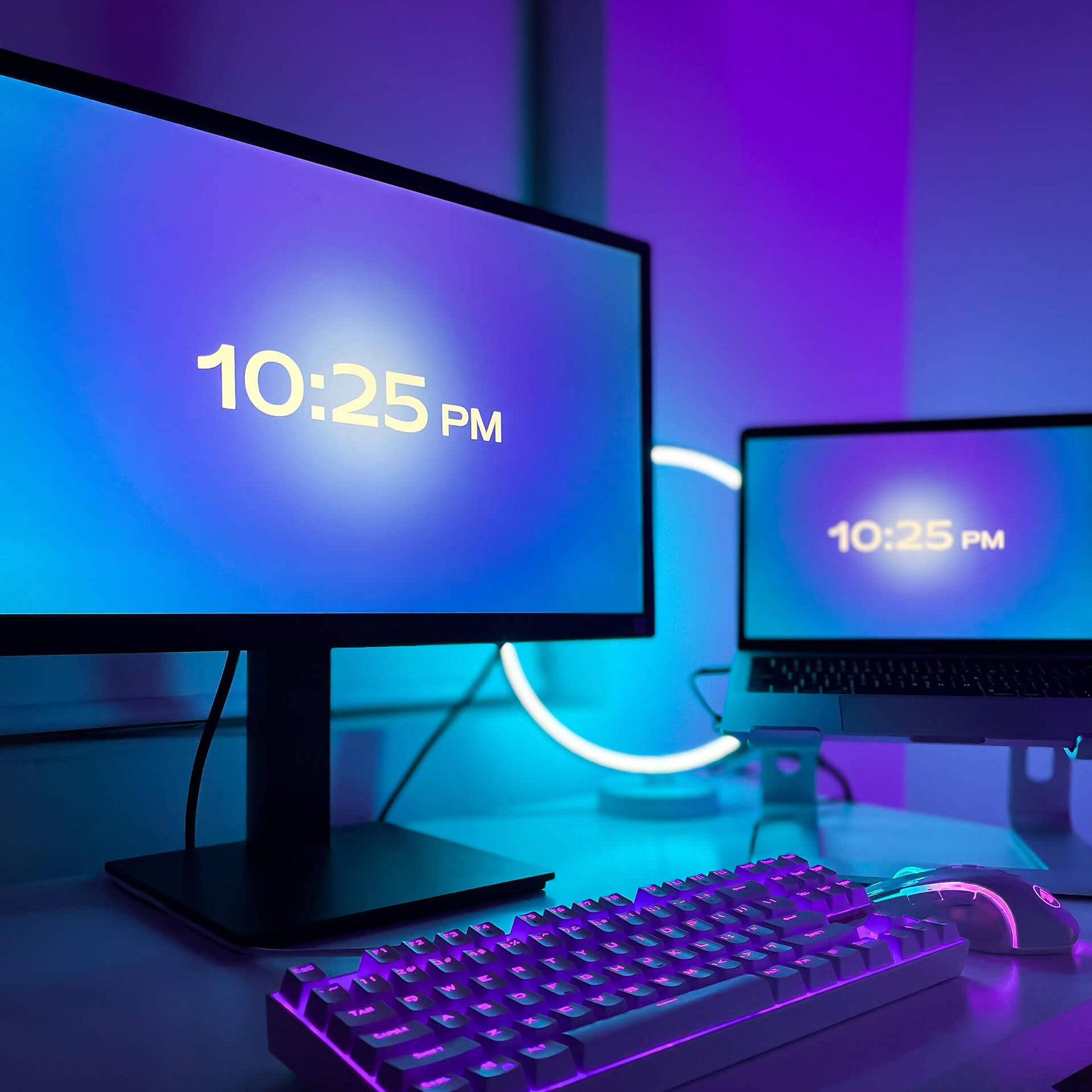 Aura Gradient Clock Screensaver (6Pack) & Gridfiti